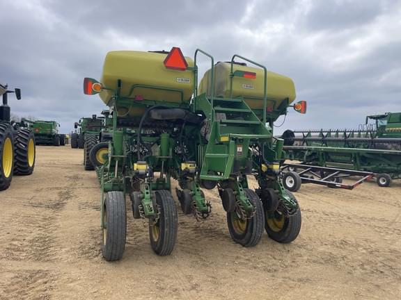 Image of John Deere 1770 equipment image 1