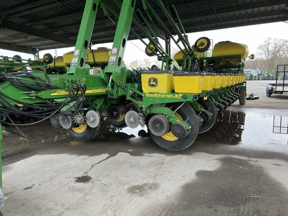 2006 John Deere 1770 Equipment Image0