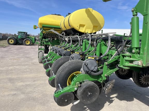 Image of John Deere 1770 equipment image 2