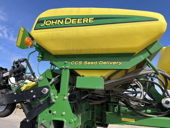 Image of John Deere 1770 equipment image 4