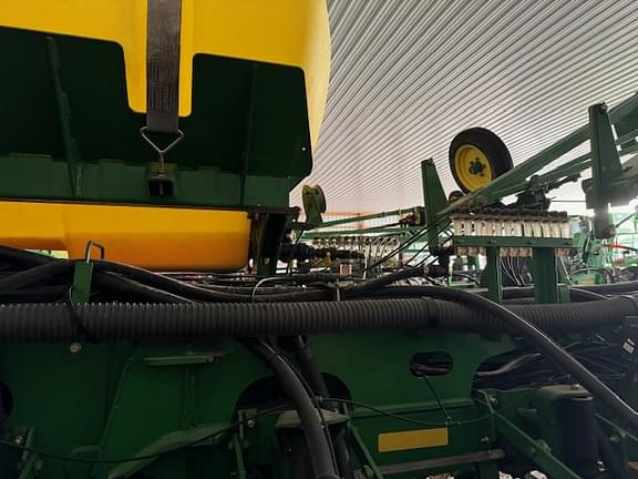 Image of John Deere 1770 equipment image 3