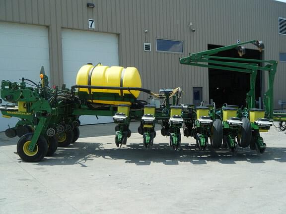 Image of John Deere 1770 equipment image 1