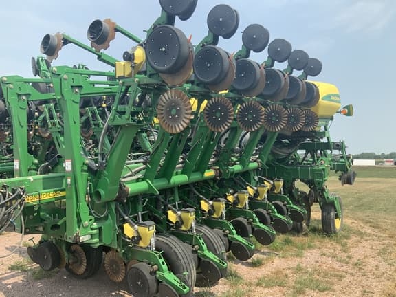 Image of John Deere 1790 equipment image 1