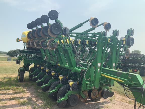 Image of John Deere 1790 equipment image 3