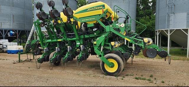 Image of John Deere 1790 equipment image 2