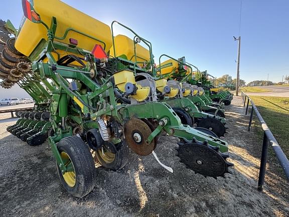 Image of John Deere 1790 equipment image 3