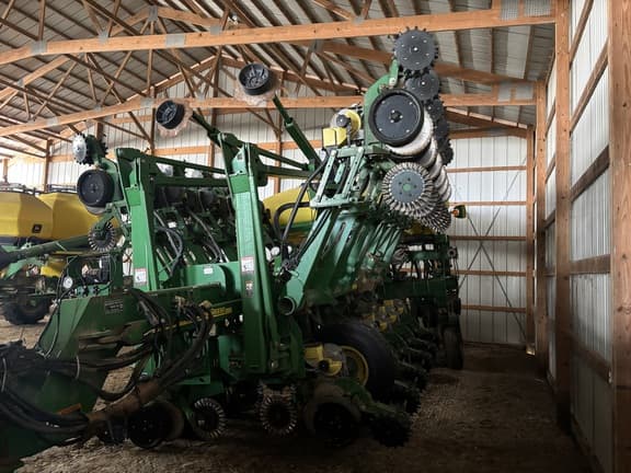 Image of John Deere 1790 equipment image 2