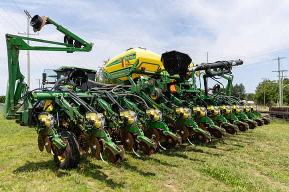 2006 John Deere 1790 Equipment Image0