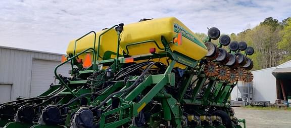 Image of John Deere 1790 equipment image 1
