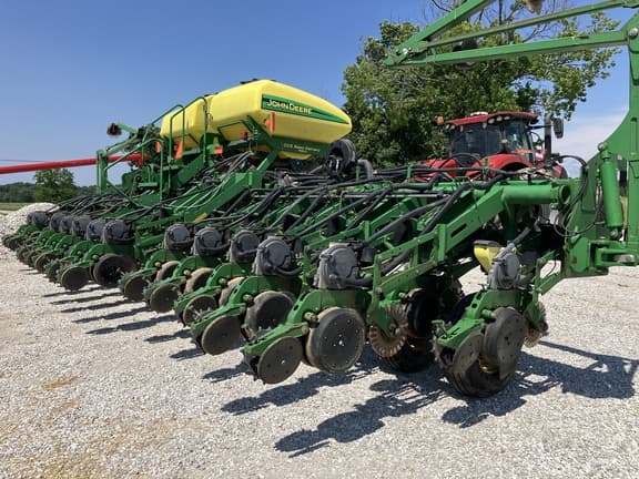 Image of John Deere 1790 equipment image 3