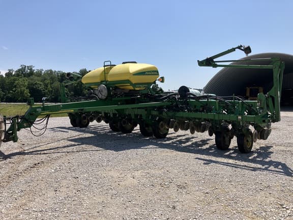 Image of John Deere 1790 equipment image 1