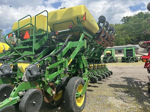 Image of John Deere 1790 equipment image 3