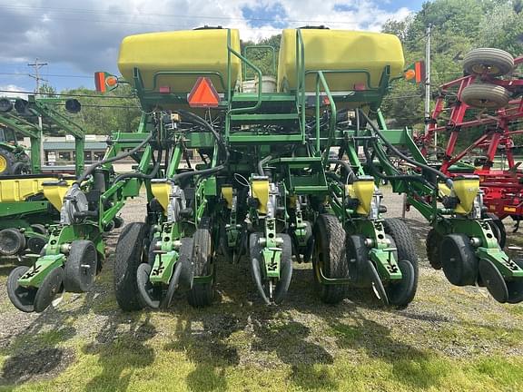 Image of John Deere 1790 equipment image 2