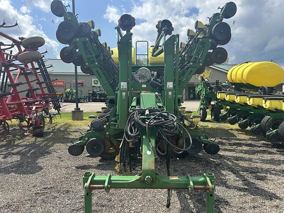 Image of John Deere 1790 equipment image 4