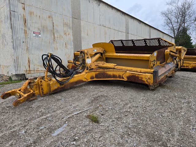 Image of John Deere 1812C equipment image 1