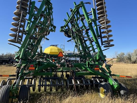 Image of John Deere 1835 equipment image 3