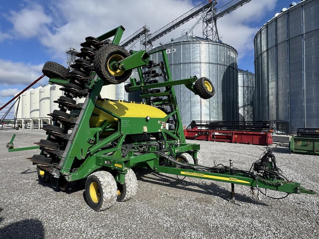 Image of John Deere 1990 Primary image
