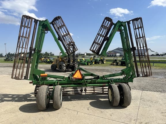 Image of John Deere 200 equipment image 4