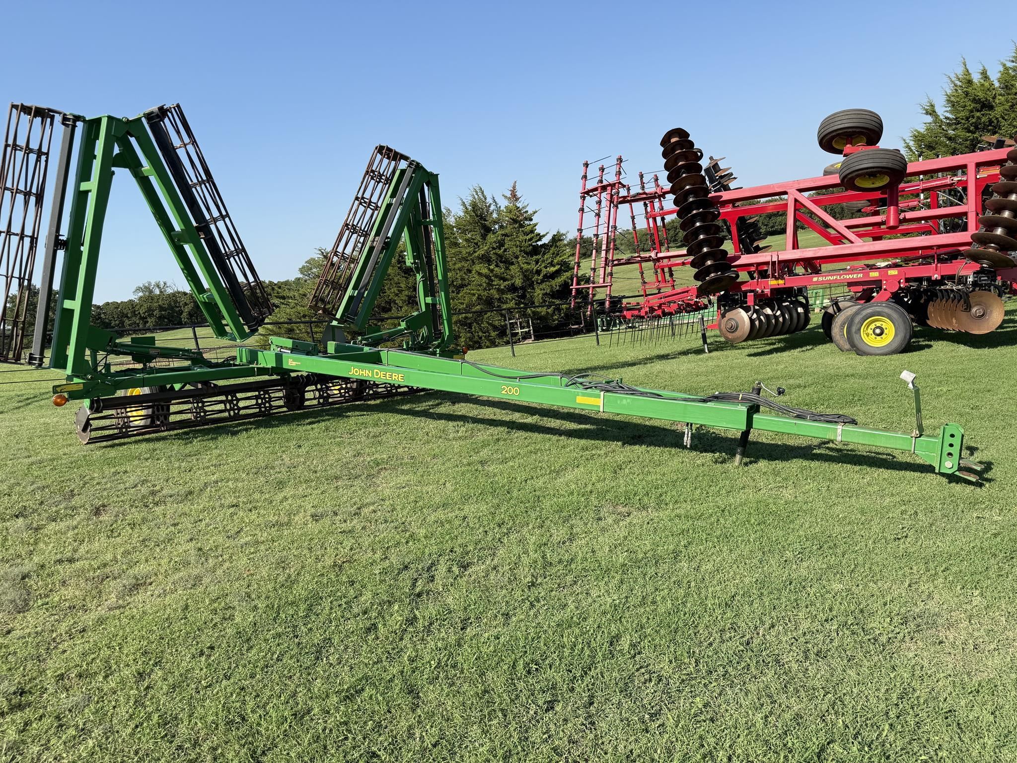 2006 John Deere 200 Equipment Image0