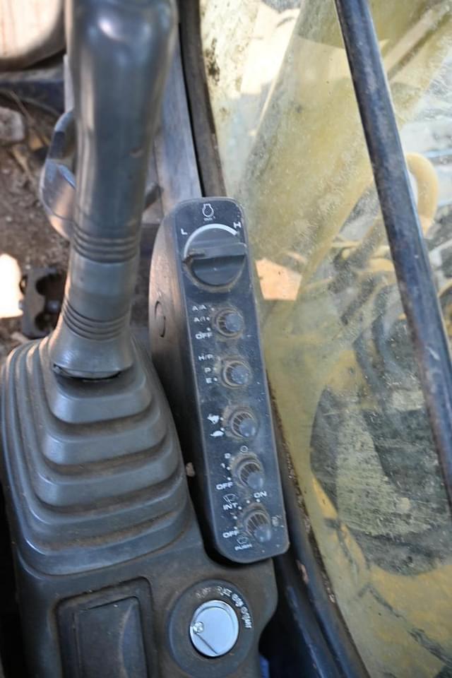 Thumbnail image John Deere 200C LC 49