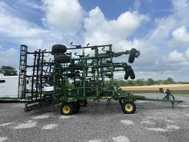 Image of John Deere 2210 equipment image 1