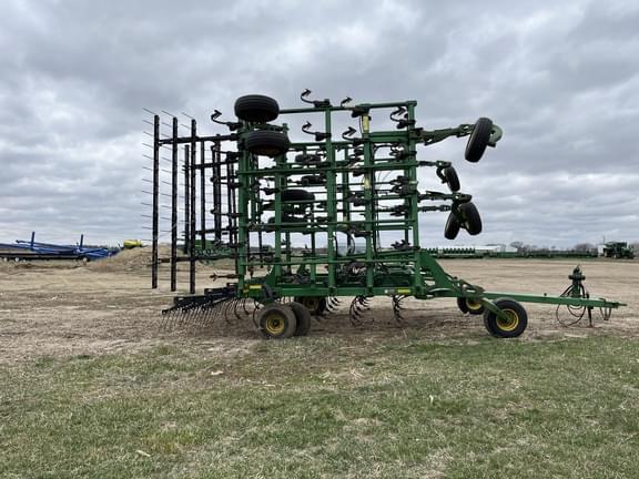 Image of John Deere 2210 equipment image 2