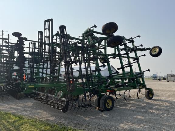Image of John Deere 2210 equipment image 2