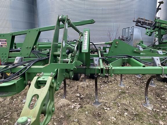 Image of John Deere 2210 equipment image 2