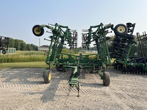Image of John Deere 2210 equipment image 1