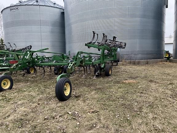 Image of John Deere 2210 equipment image 1