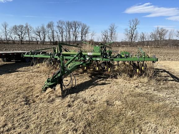 Image of John Deere 2210 equipment image 1