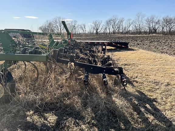 Image of John Deere 2210 equipment image 3