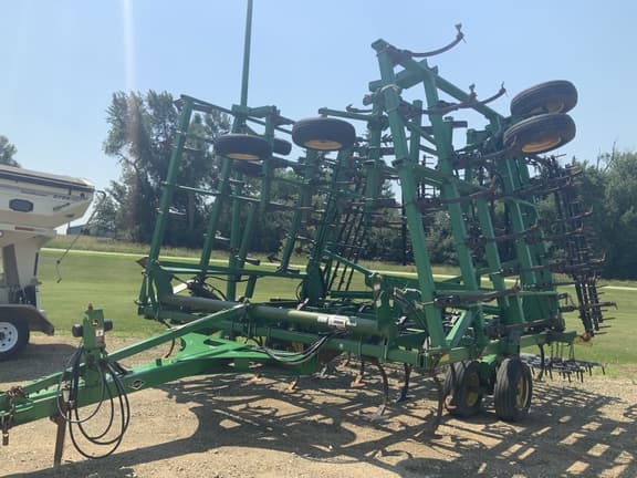 Image of John Deere 2210 equipment image 1