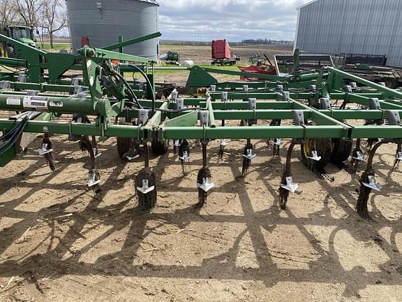 Image of John Deere 2210 equipment image 3