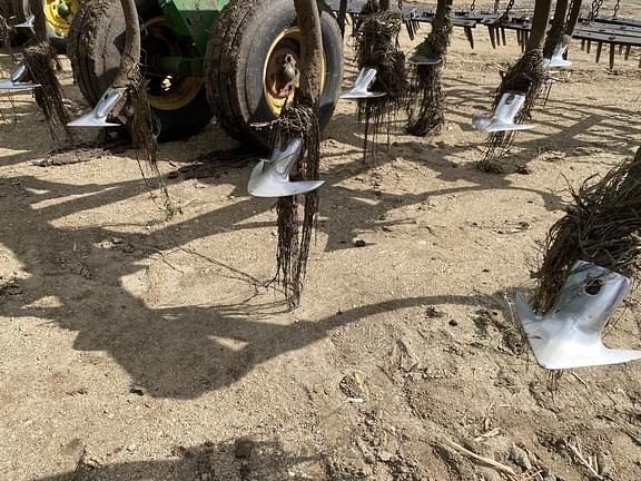 Image of John Deere 2210 equipment image 2