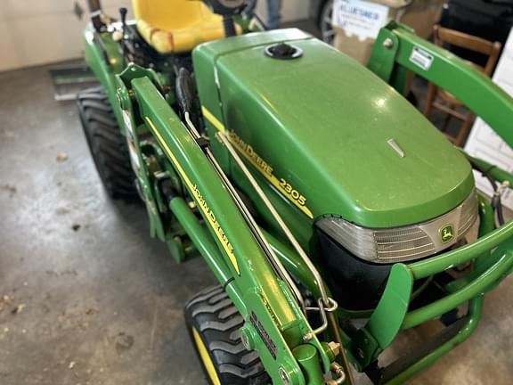 Image of John Deere 2305 equipment image 1