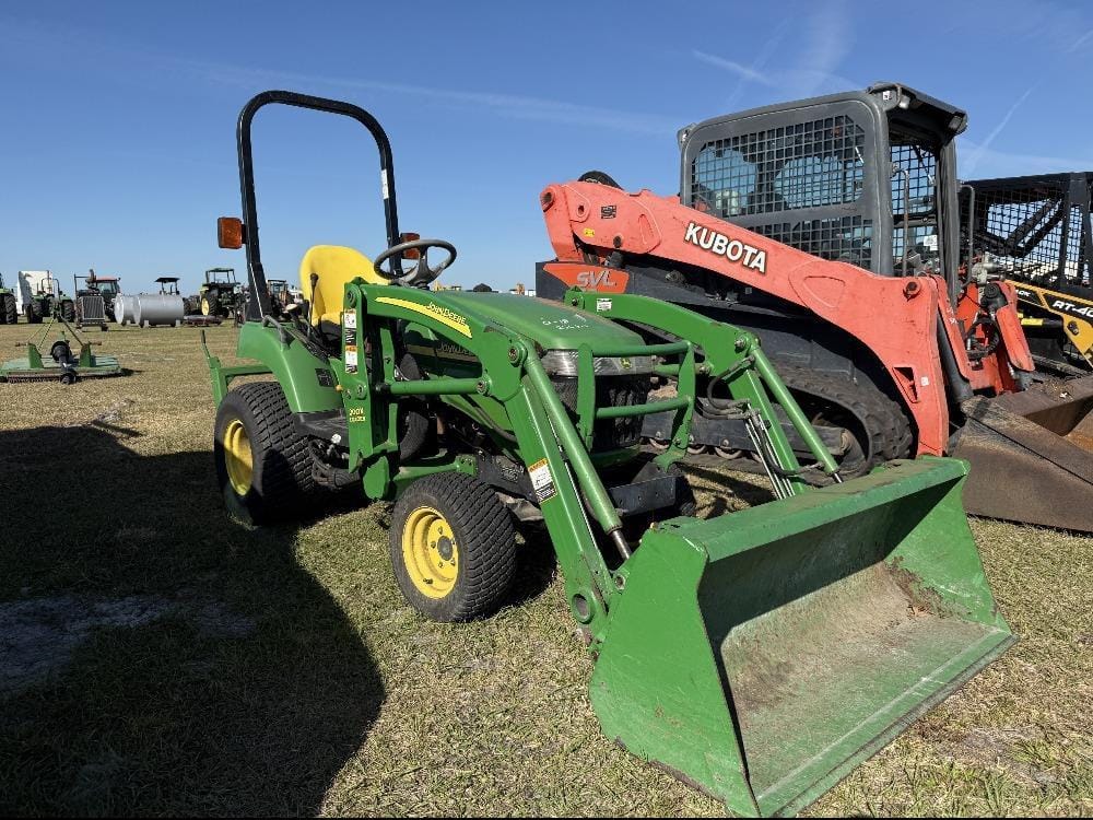 2006 John Deere 2305 Equipment Image0