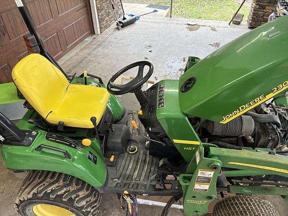 Image of John Deere 2305 equipment image 2