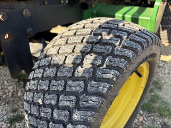 Image of John Deere 2305 equipment image 2