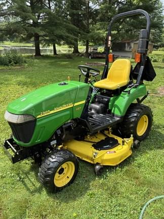 Image of John Deere 2305 equipment image 1