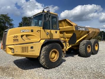 Main image John Deere 250D