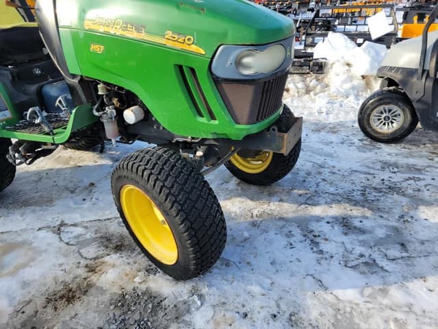 Image of John Deere 2520 equipment image 2