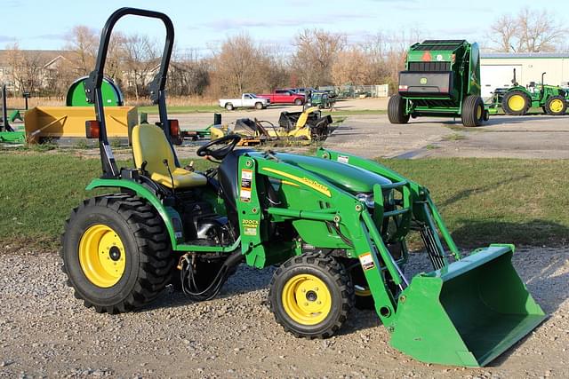Image of John Deere 2520 equipment image 1