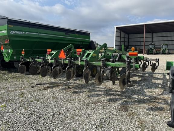 Image of John Deere 2700 equipment image 2
