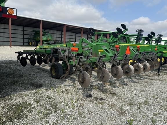 Image of John Deere 2700 equipment image 4