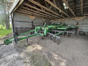 2006 John Deere 2700 Image