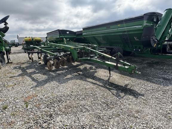 Image of John Deere 2700 equipment image 1