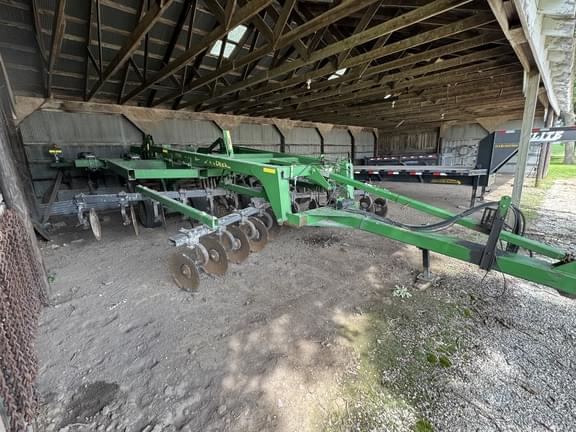 Image of John Deere 2700 equipment image 2