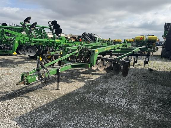 Image of John Deere 2700 Primary image
