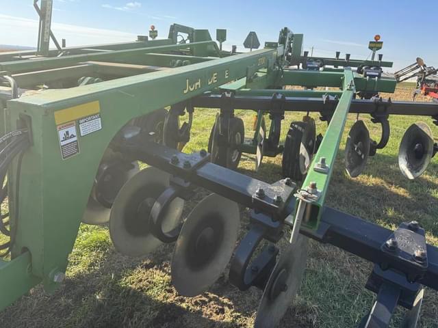 Image of John Deere 2700 equipment image 2